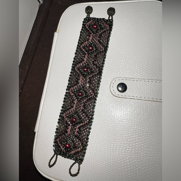 Love Heals green and purple beaded bracelet - Picture 6 of 6